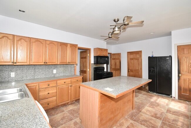 Foto del edificio - 1103 Worcester St