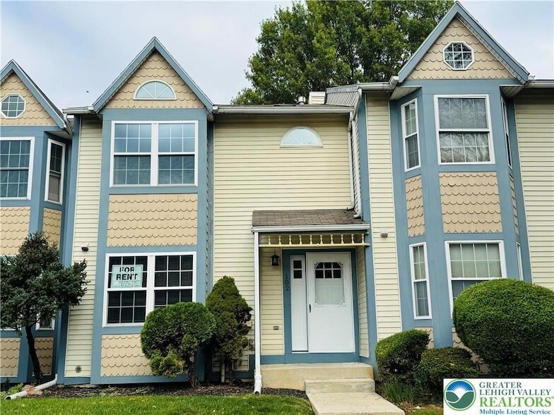 Foto principal - 102 Quaker Dr