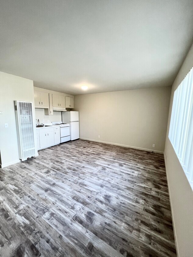 Primary Photo - 231 S Bayview Ave