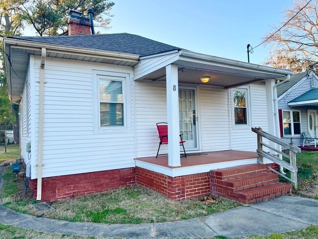 Building Photo - **2 Bed 2 FULL bath RANCH w/ Front porch &...