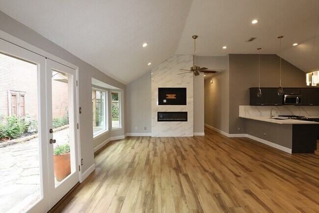 Foto del edificio - 3515 Cape Forest Dr