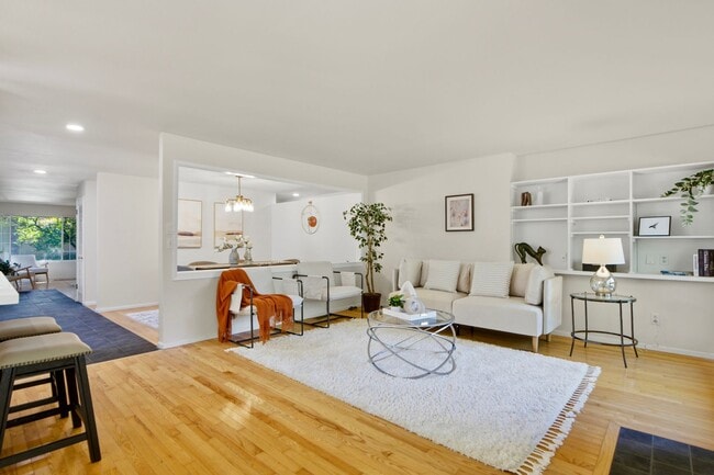 Building Photo - Pet-Friendly Rambler with Modern Updates and Great Layout