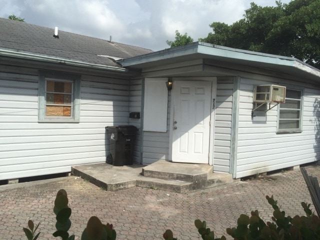 Photo - 717 SW 2nd Ct Apartment