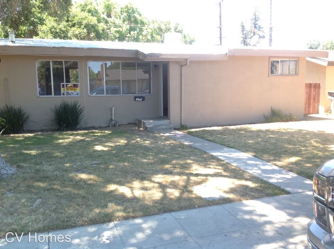 Primary Photo - 4 br, 1 bath House - 3233 N. Hughes Ave.