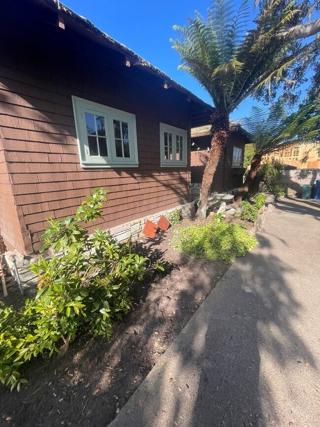 Foto del edificio - woodsy Pacific Grove cottage