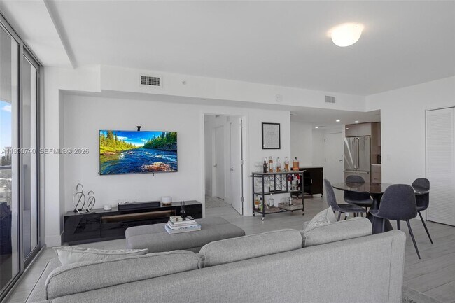 Foto del edificio - 13800 Highland Dr