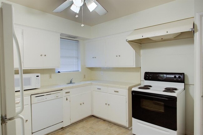 Building Photo - 6552 St Moritz Ave