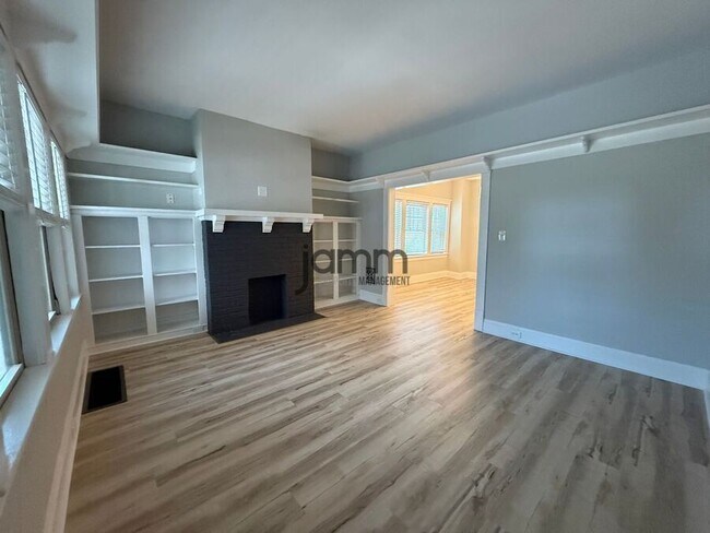 Foto del edificio - 1441 W 58th St