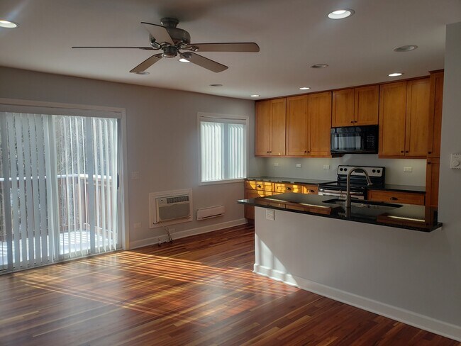 Building Photo - 717 Strom Dr