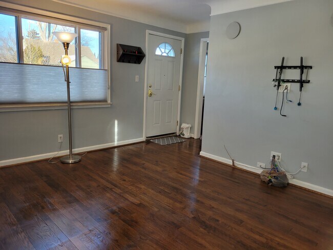 Foto del edificio - 3711 Hunter Ave