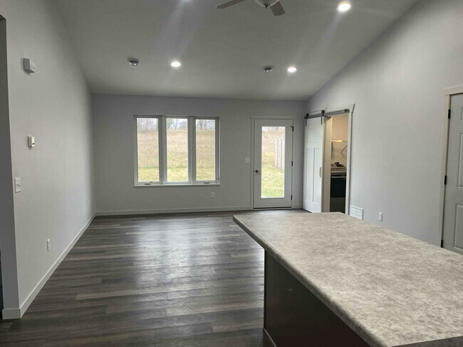 Foto del edificio - 2303 Lake Ave