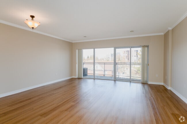 2BR, 2BA - 1,130SF - Living & Dining Room - 544 Talbot