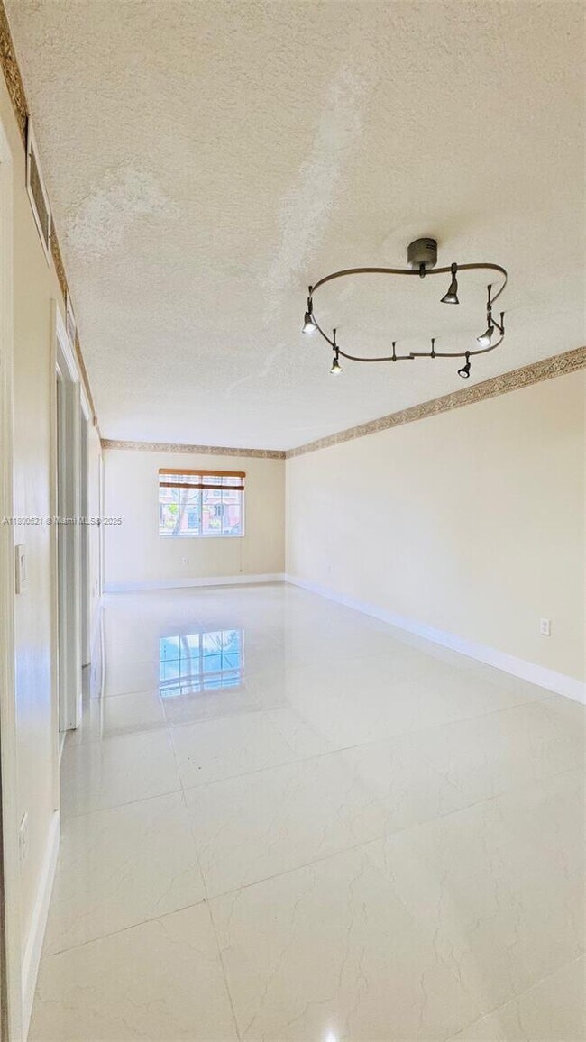 Building Photo - 1260 SE 31st Ct