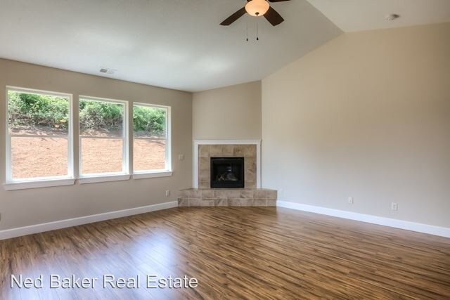 Foto del edificio - 3 br, 2 bath House - 230 Summit View Ave SE