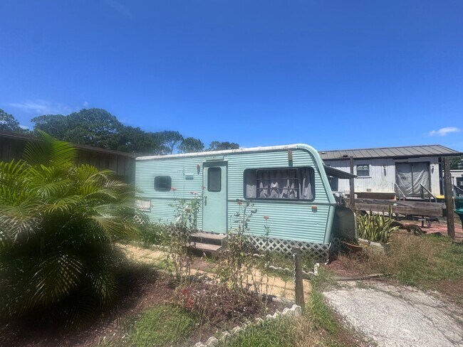 Foto del edificio - 4115 Aurora Rd