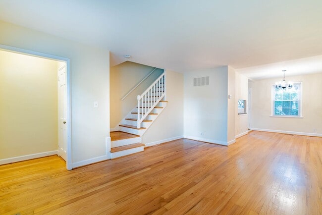 Building Photo - Beautifully Maintained 3 Levels, 2 Bedroom...