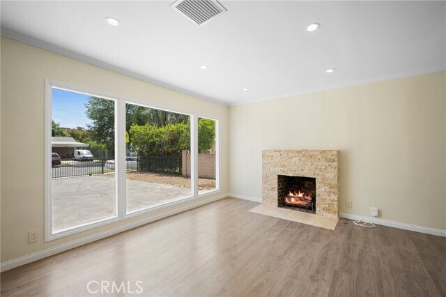 Foto del edificio - 6621 Chimineas Ave