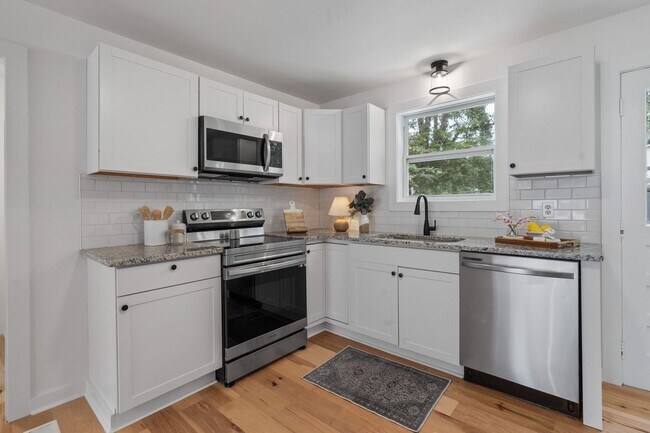 Foto del edificio - Modern Charm in Desirable East Ridge Neigh...
