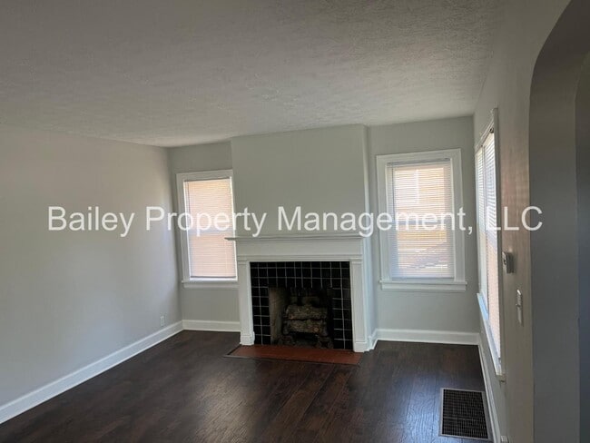 Foto del edificio - 5710 Barrett Ln