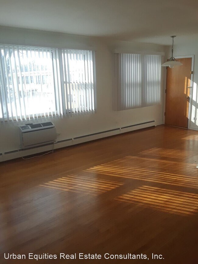 Foto del edificio - 2420 183rd St