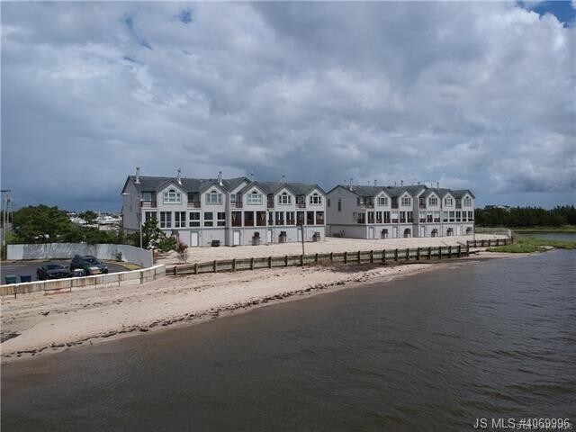 Building Photo - 108 Mariners Point W