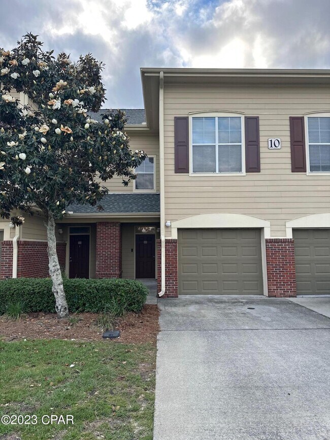 1106 Baldwin Rowe Cir, Panama City, FL 32405 Room for Rent in Panama