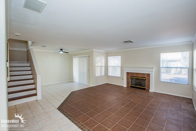 Foto del edificio - Spacious 3Bdm 2.5Ba Two-Story Home next to Queensridge!