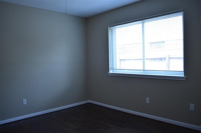Building Photo - 6911 Leandra Dr
