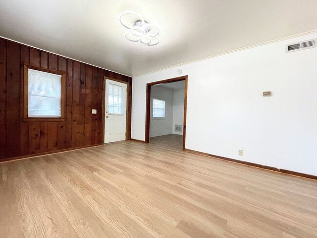 Building Photo - Two Bedroom Home with Detached Garage