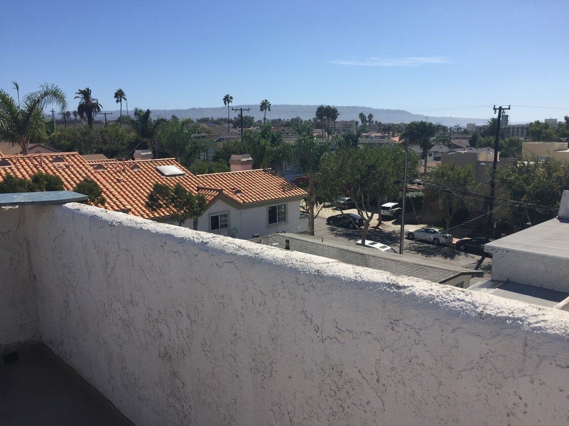 Building Photo - 520 N Francisca Ave