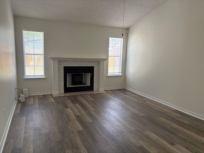 Foto del edificio - 192 Wright Cir