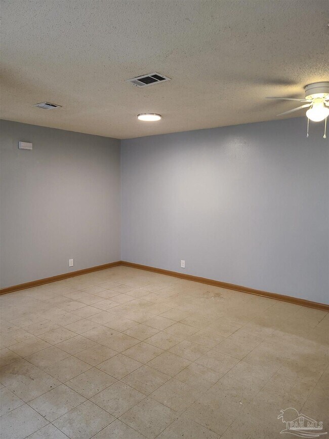 Foto del edificio - 1901 W Government St