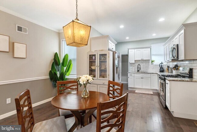 Foto del edificio - 1741 Georges Ln