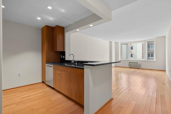 Building Photo - 3117 City Pl