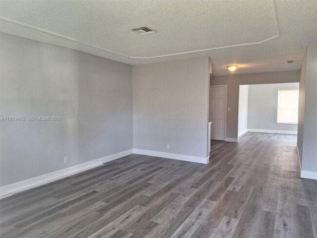 Building Photo - 324 NE 44th St