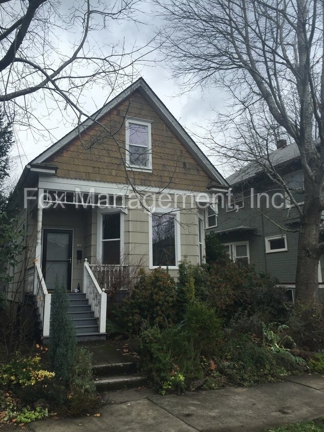 Primary Photo - 523 NE Knott St
