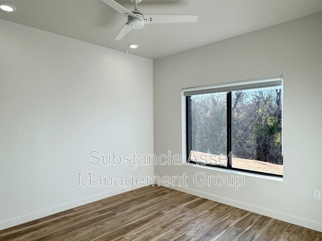 Foto del edificio - 1665 Midtown Pl