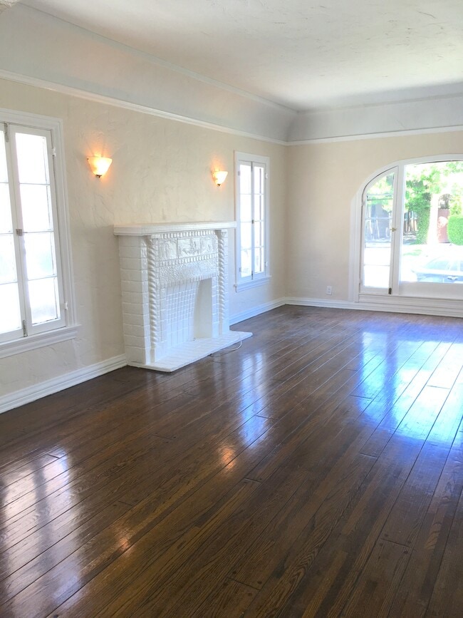 Building Photo - 363 N Curson Ave