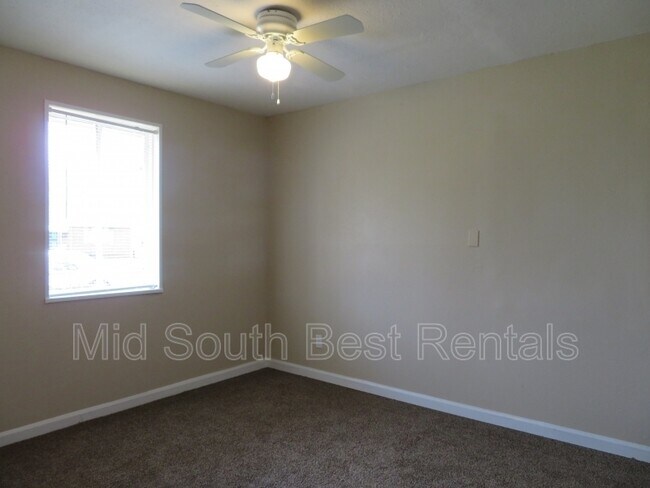 Building Photo - 1743 Wildrose St
