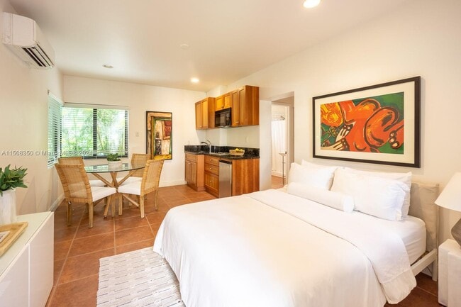 Building Photo - 608 Altara Ave