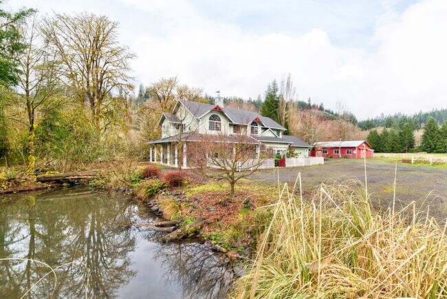 Building Photo - BEAUTIFUL TREE LINED HOME WITH CREEK