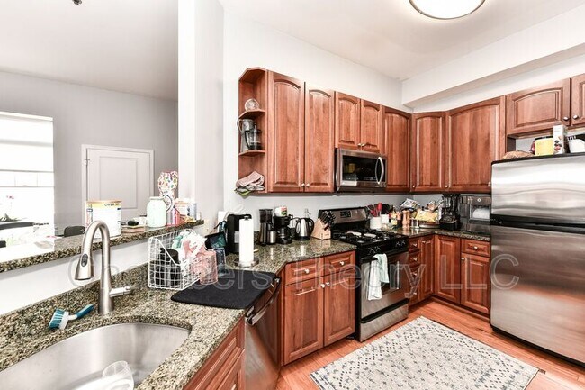 Building Photo - 309 Holland Ln