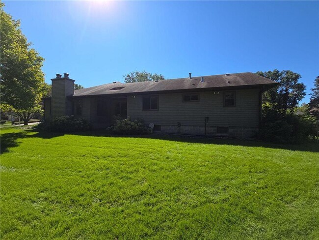 Foto del edificio - 8301 Lawndale Ln N