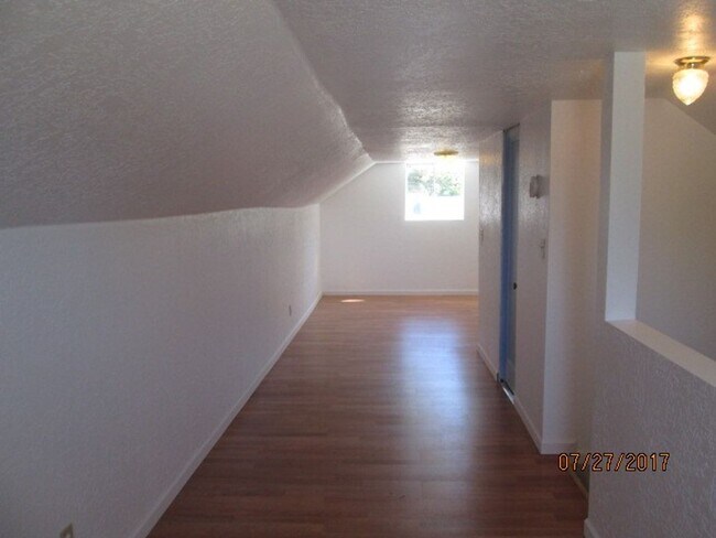 Building Photo - Wonderful West Side home