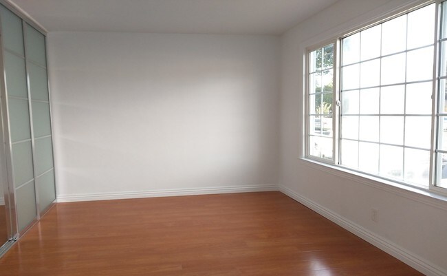 Foto del edificio - 439 N Claremont St