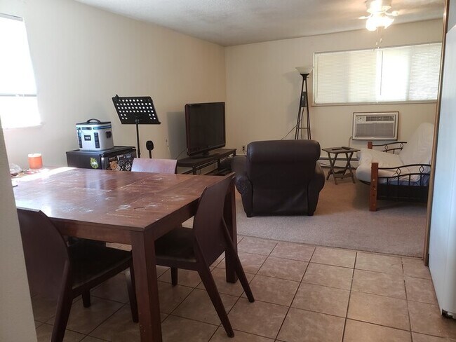 Foto del edificio - Great 2 bed 1 bath within 1 mile of CSU!