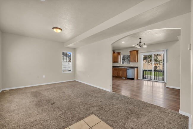 Building Photo - 6837 Bottlebrush Ln
