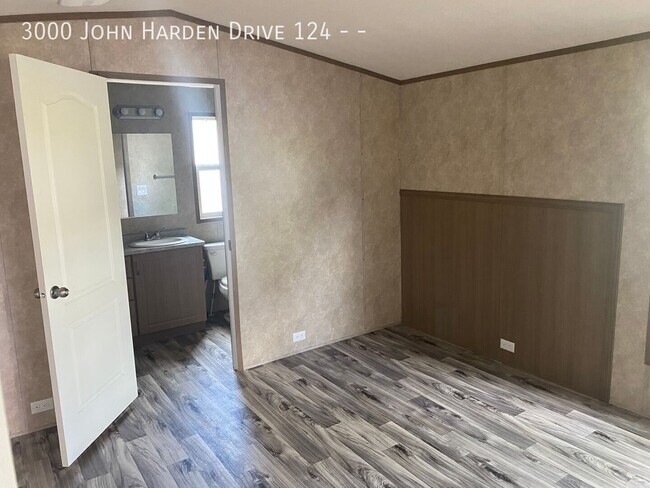 Building Photo - 3000 John Harden Dr