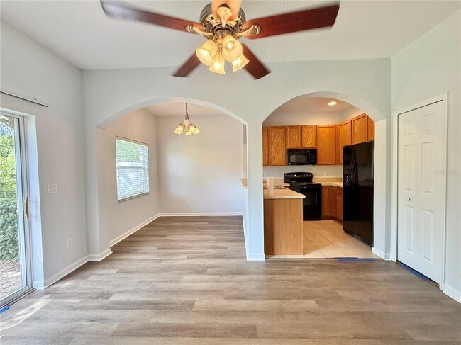 Building Photo - 823 Pine Pointe Ln