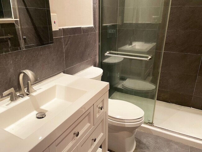 Photo - 2433 Manton St (Philadelphia, PA) Townhome